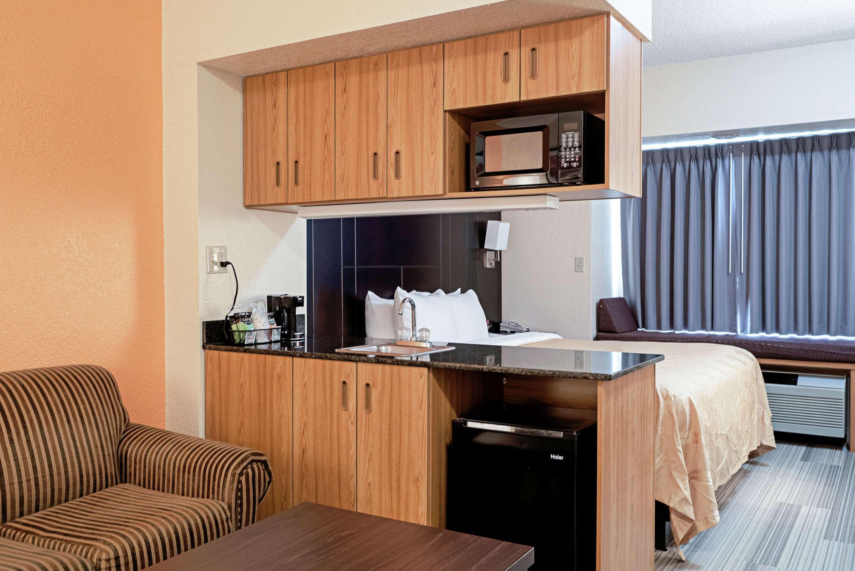 Quality Inn & Suites Robbinsville Eksteriør bilde