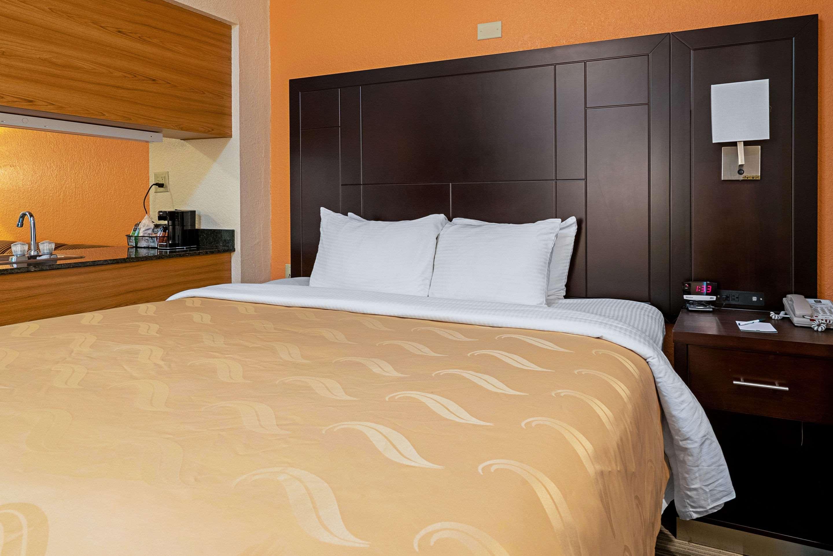 Quality Inn & Suites Robbinsville Eksteriør bilde