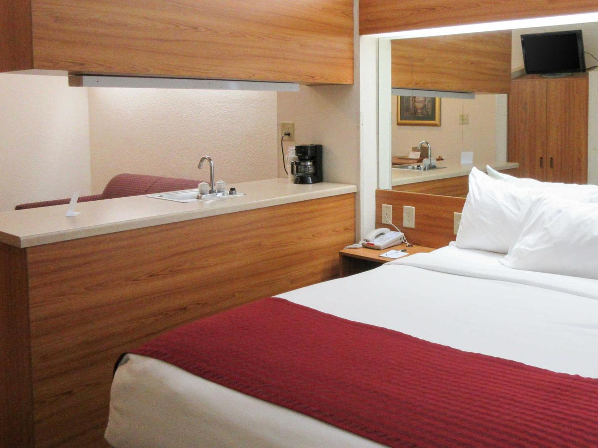 Quality Inn & Suites Robbinsville Eksteriør bilde