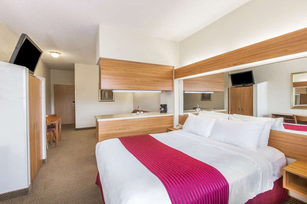 Quality Inn & Suites Robbinsville Rom bilde